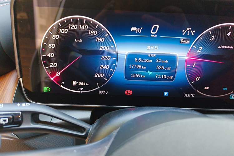 Used Mercedes-Benz GLC 2024 GLC 300 L 4MATIC Dynamic Edition 5-seater Odometer Close Up