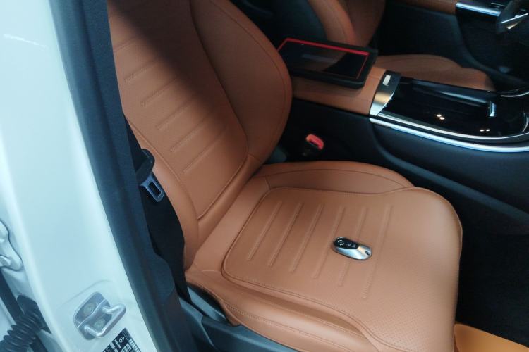 Used Mercedes-Benz GLC 2024 Refreshed GLC 300 L 4MATIC Dynamic Version 5 Seats Right Front Seat