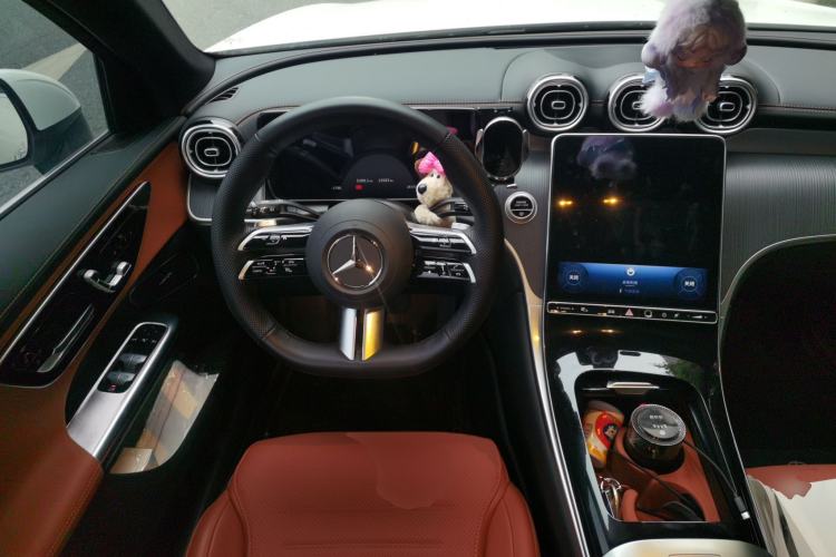 Used Mercedes-Benz GLC 2024 Facelifted GLC 260 L 4MATIC Luxury Version 5 Seats Steering Wheel