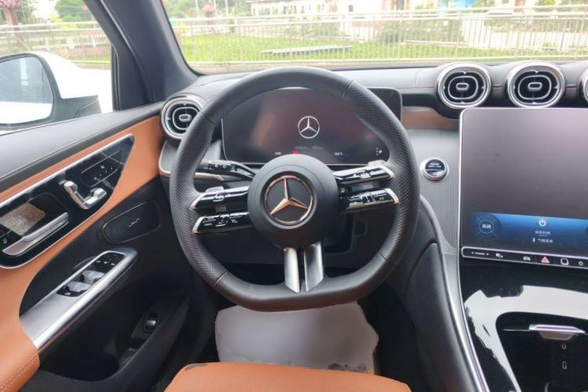 Used Mercedes-Benz GLC 2024 GLC 260 L 4MATIC Luxury 7-Seater Steering Wheel