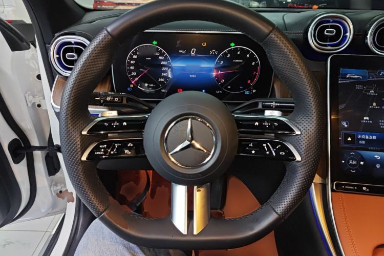 Used Mercedes-Benz GLC 2024 Refreshed GLC 300 L 4MATIC Dynamic Version 5 Seats Steering Wheel