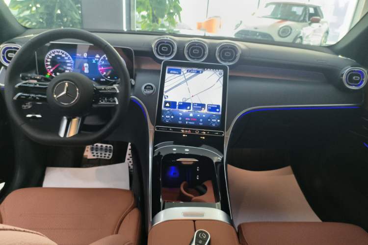 Used Mercedes-Benz GLC 2025 Facelift GLC 260 L 4MATIC Luxury Edition Audio And AC Panel