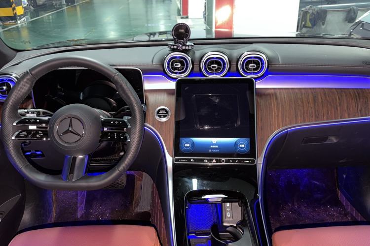 Used Mercedes-Benz GLC 2025 Refreshed GLC 300 L 4MATIC Dynamic Version 5 Seats Center Console