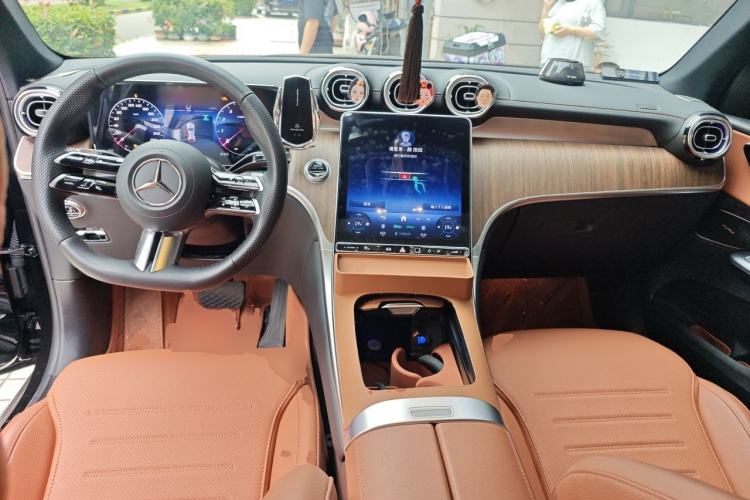 Used Mercedes-Benz GLC 2025 Refreshed GLC 300 L 4MATIC Dynamic Version 5 Seats Center Console
