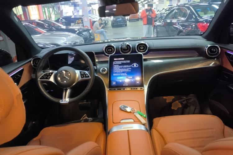 Used Mercedes-Benz GLC 2025 GLC 260 L 4MATIC Dynamic Edition Center Console