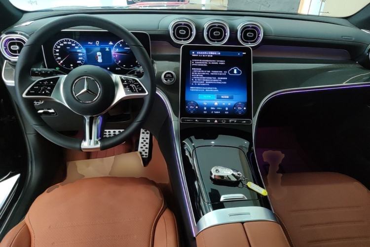 Used Mercedes-Benz GLC 2025 Refresh GLC 260 L 4MATIC Dynamic Edition Center Console