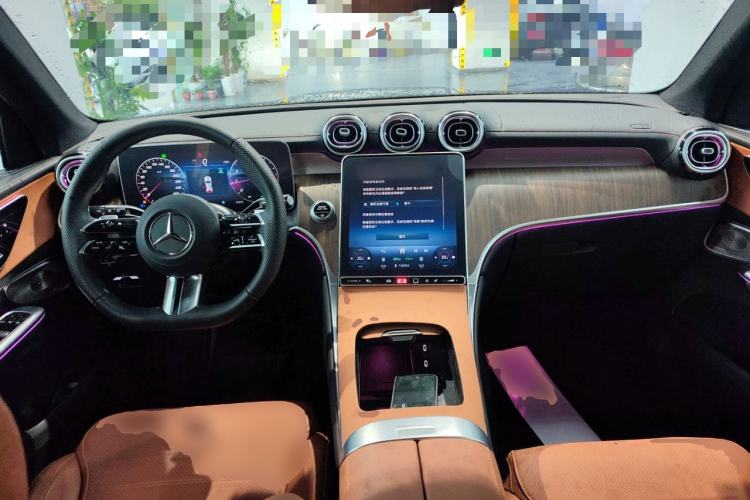 Used Mercedes-Benz GLC 2025 Refreshed GLC 300 L 4MATIC Dynamic Version 5 Seats Center Console