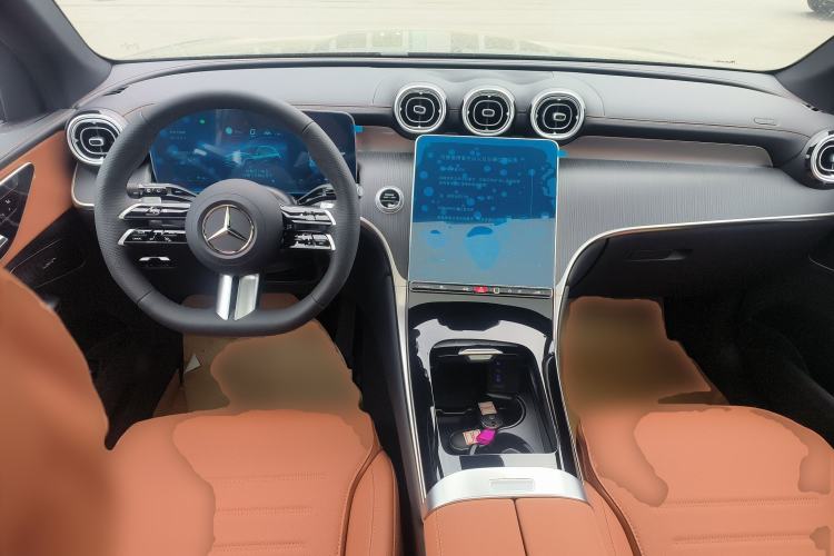 Used Mercedes-Benz GLC 2025 Facelift GLC 260 L 4MATIC Luxury Edition Center Console
