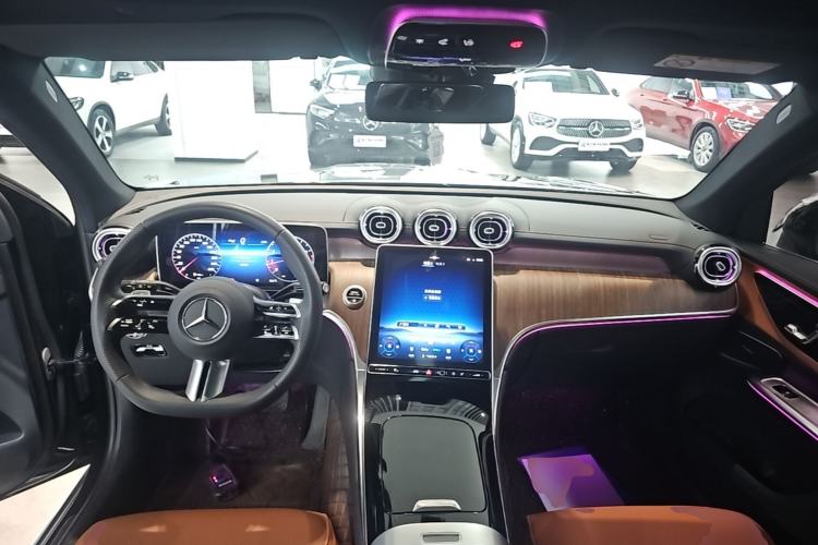 Used Mercedes-Benz GLC 2025 Refreshed GLC 300 L 4MATIC Dynamic Version 5 Seats Center Console