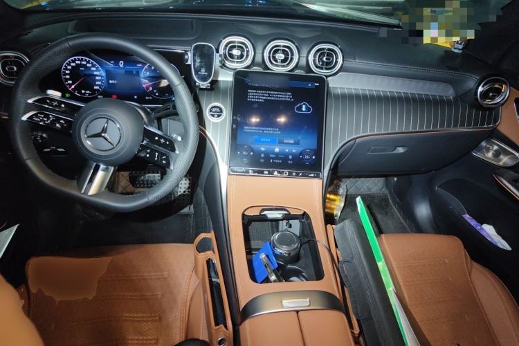 Used Mercedes-Benz GLC 2025 GLC 300 L 4MATIC Luxury Model 5 Seats Center Console