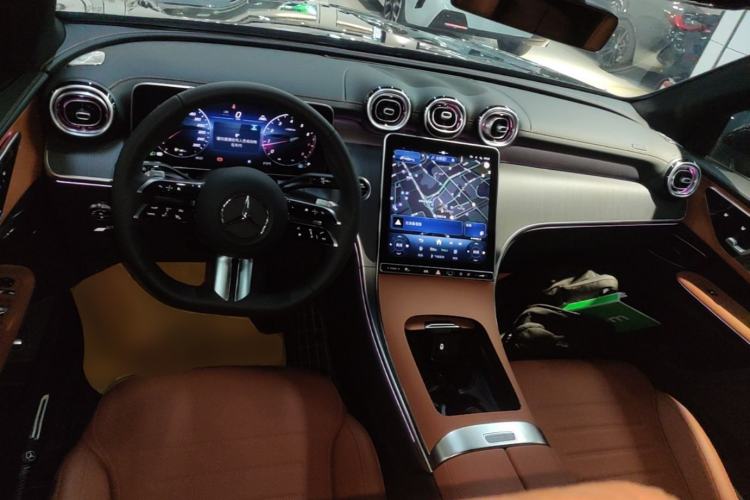 Used Mercedes-Benz GLC 2025 Facelift GLC 260 L 4MATIC Luxury Edition Center Console