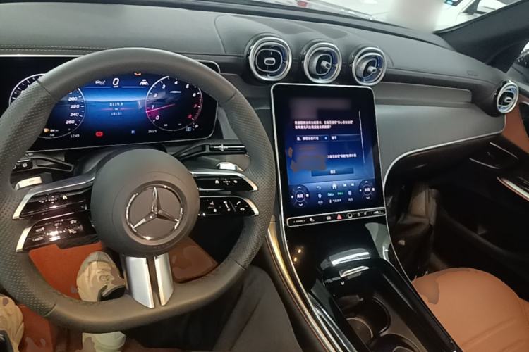 Used Mercedes-Benz GLC 2025 GLC 260 L 4MATIC Luxury Model Center Console