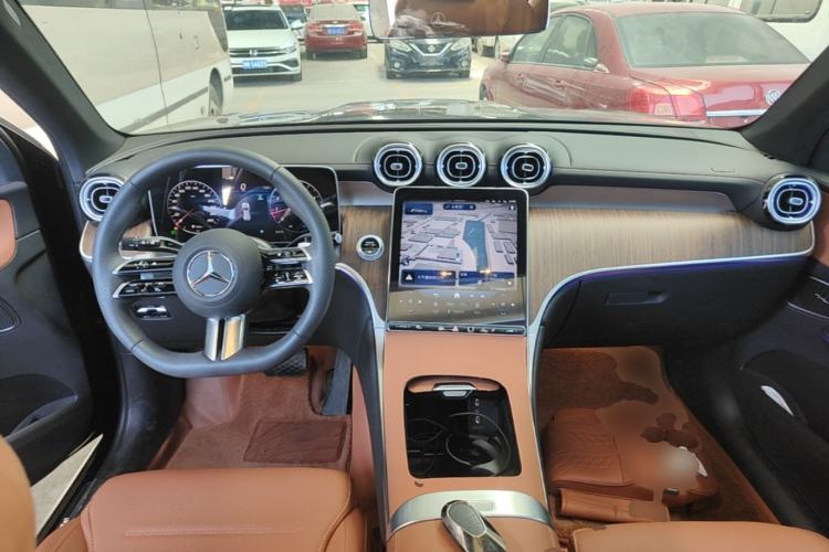 Used Mercedes-Benz GLC 2025 Refreshed GLC 300 L 4MATIC Dynamic Version 5 Seats Center Console