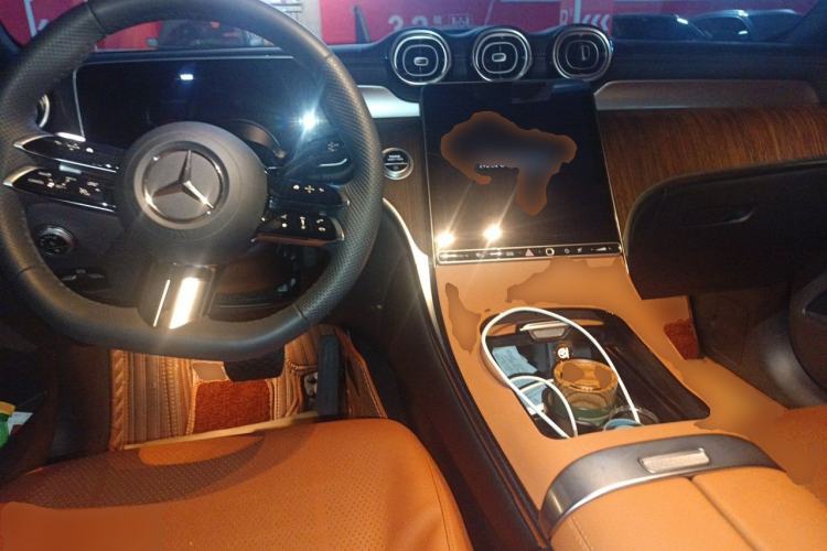 Used Mercedes-Benz GLC 2025 Refreshed GLC 300 L 4MATIC Dynamic Version 5 Seats Center Console