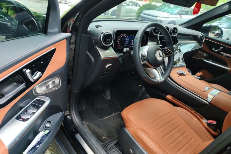 Used Mercedes-Benz GLC 2025 Refresh GLC 260 L 4MATIC Dynamic Edition Driver Seat