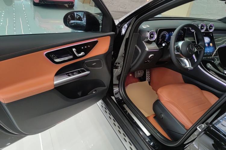 Used Mercedes-Benz GLC 2025 Refresh GLC 260 L 4MATIC Dynamic Edition Driver Seat