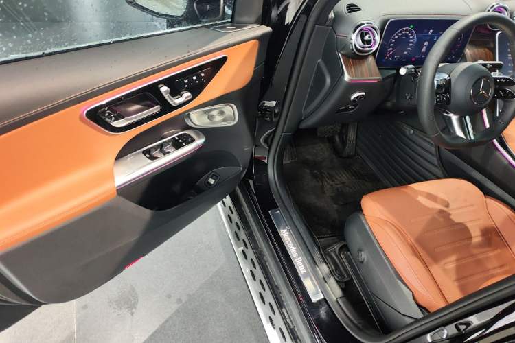 Used Mercedes-Benz GLC 2025 Refreshed GLC 300 L 4MATIC Dynamic Version 5 Seats Driver Seat