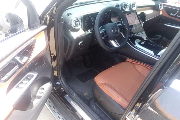 Used Mercedes-Benz GLC 2025 Refreshed GLC 300 L 4MATIC Dynamic Version 5 Seats Driver Seat