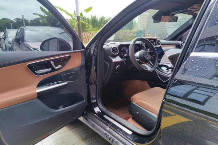 Used Mercedes-Benz GLC 2025 Refresh GLC 260 L 4MATIC Dynamic Edition Driver Seat