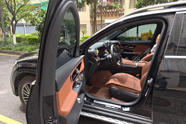 Used Mercedes-Benz GLC 2025 GLC 300 L 4MATIC Dynamic Model 5 Seats Driver Seat