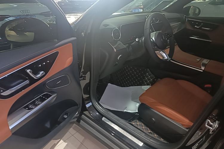 Used Mercedes-Benz GLC 2025 Refresh GLC 260 L 4MATIC Dynamic Edition Driver Seat