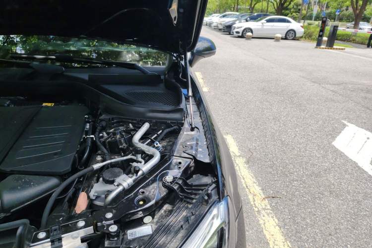 Used Mercedes-Benz GLC 2025 Refresh GLC 260 L 4MATIC Dynamic Edition Engine Bay Left