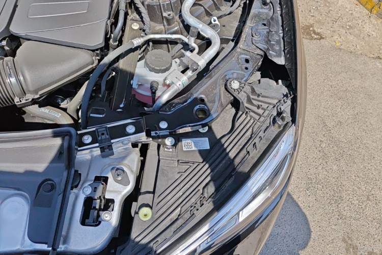 Used Mercedes-Benz GLC 2025 GLC 300 L 4MATIC Dynamic Model 5 Seats Engine Bay Left