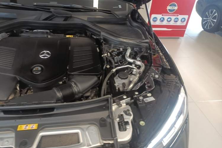Used Mercedes-Benz GLC 2025 GLC 300 L 4MATIC Dynamic Model 5 Seats Engine Bay Left