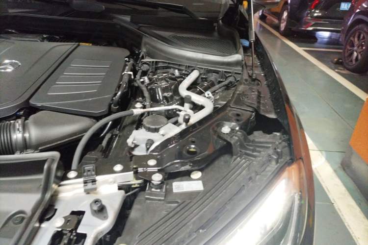 Used Mercedes-Benz GLC 2025 Refreshed GLC 300 L 4MATIC Dynamic Version 5 Seats Engine Bay Left