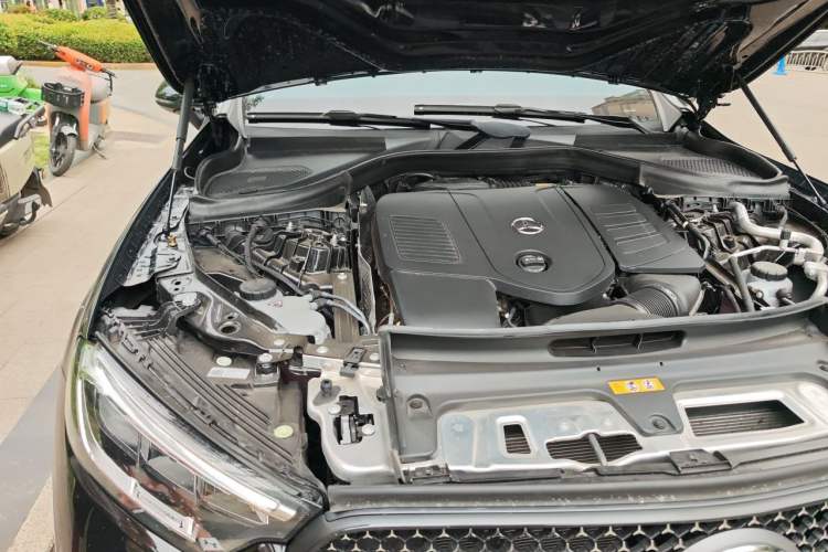 Used Mercedes-Benz GLC 2025 Refreshed GLC 300 L 4MATIC Dynamic Version 5 Seats Engine Bay Right