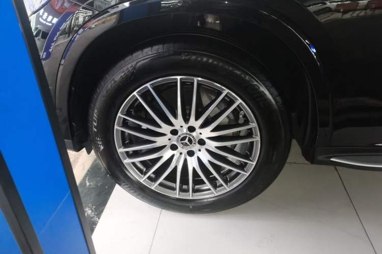 Used Mercedes-Benz GLC 2025 GLC 300 L 4MATIC Dynamic Model 5 Seats Exterior 1