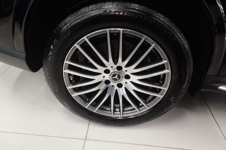 Used Mercedes-Benz GLC 2025 GLC 300 L 4MATIC Dynamic Model 5 Seats Exterior 2