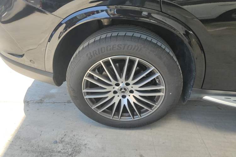 Used Mercedes-Benz GLC 2025 Refreshed GLC 300 L 4MATIC Dynamic Version 5 Seats Exterior 3