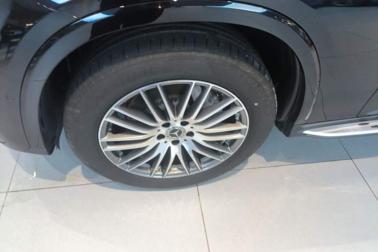 Used Mercedes-Benz GLC 2025 Refreshed GLC 300 L 4MATIC Dynamic Version 5 Seats Exterior 4