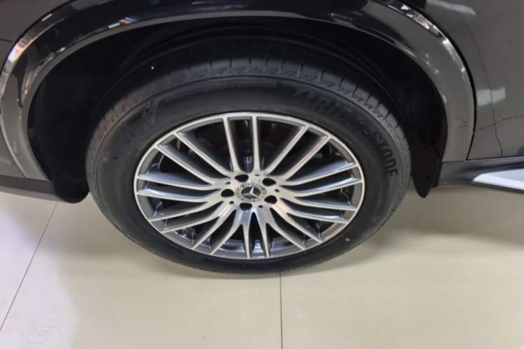 Used Mercedes-Benz GLC 2025 Refreshed GLC 300 L 4MATIC Dynamic Version 5 Seats Exterior 5
