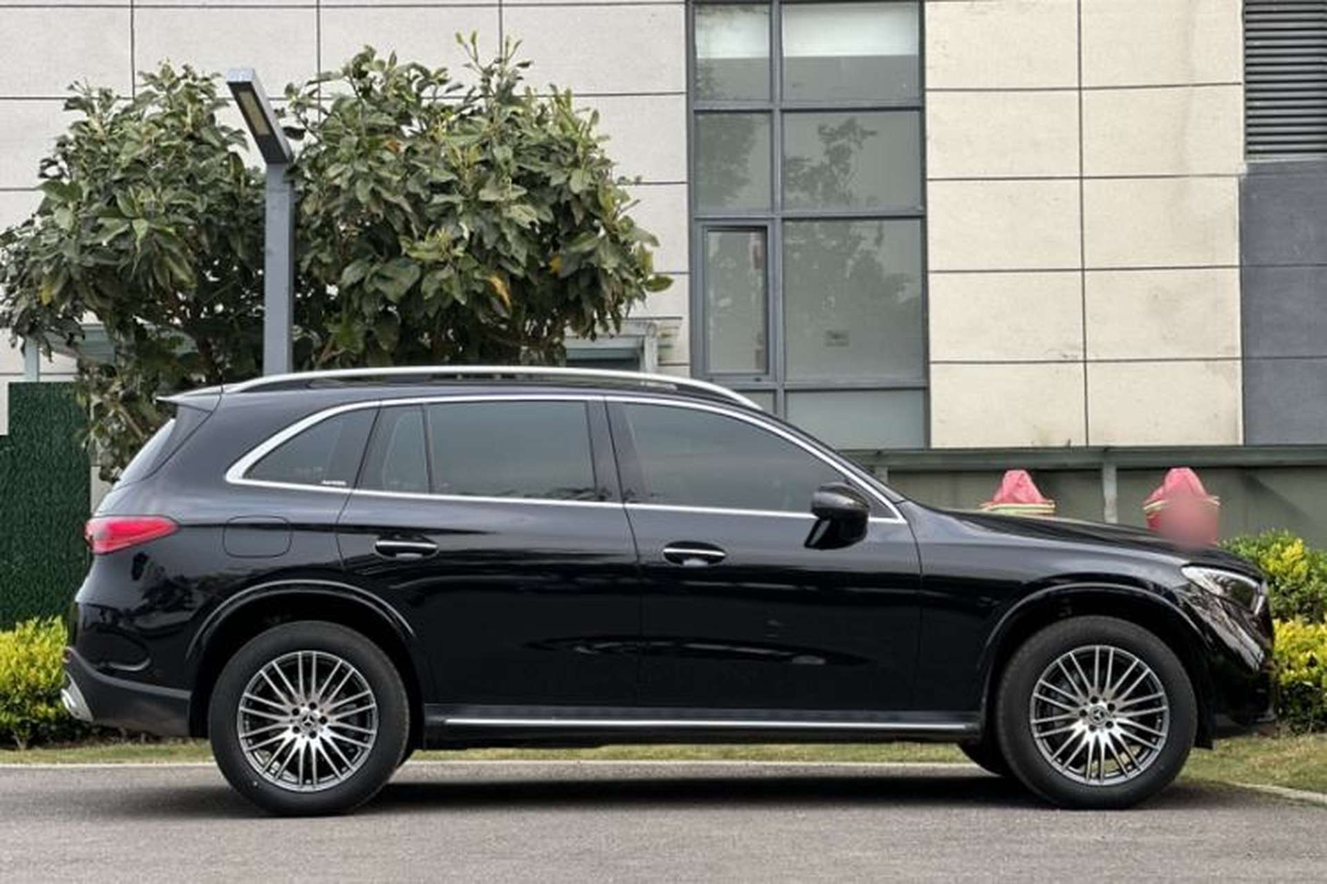 Used Mercedes-Benz GLC 2025 Refreshed GLC 300 L 4MATIC Dynamic Version 5 Seats Exterior 5