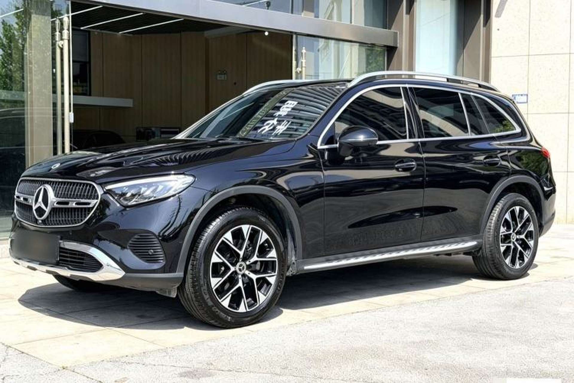 Used Mercedes-Benz GLC 2025 GLC 260 L 4MATIC Dynamic Edition Front Left 45 Deg