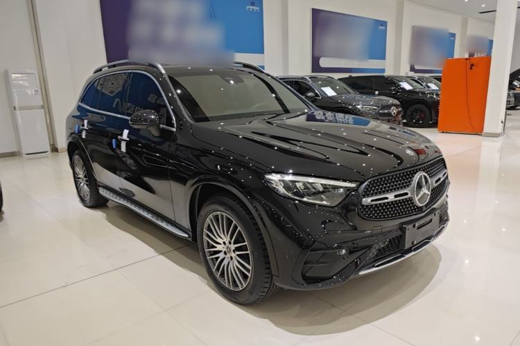 Used Mercedes-Benz GLC 2025 GLC 300 L 4MATIC Dynamic Model 5 Seats Front Right 45 Deg