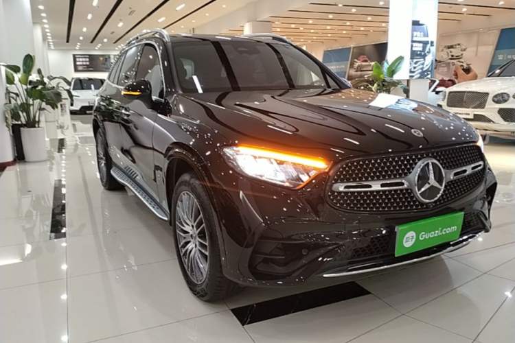 Used Mercedes-Benz GLC 2025 Refreshed GLC 300 L 4MATIC Dynamic Version 5 Seats Front Right 45 Deg