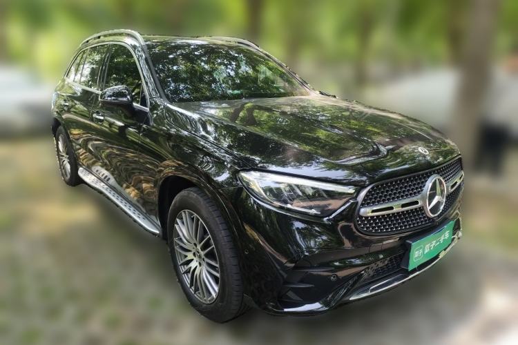Used Mercedes-Benz GLC 2025 GLC 300 L 4MATIC Dynamic Model 5 Seats Front Right 45 Deg