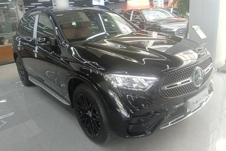Used Mercedes-Benz GLC 2025 Facelift GLC 260 L 4MATIC Luxury Edition Front Right 45 Deg