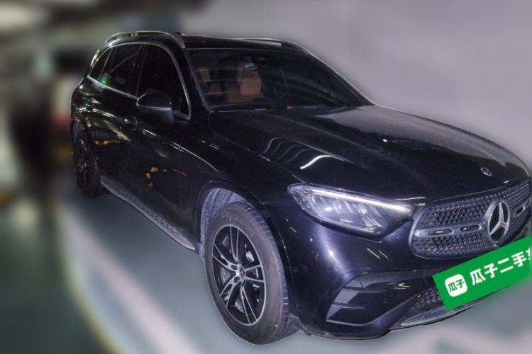 Used Mercedes-Benz GLC 2025 GLC 260 L 4MATIC Luxury Model Front Right 45 Deg
