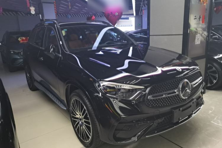 Used Mercedes-Benz GLC 2025 GLC 300 L 4MATIC Luxury Model 5 Seats Front Right 45 Deg