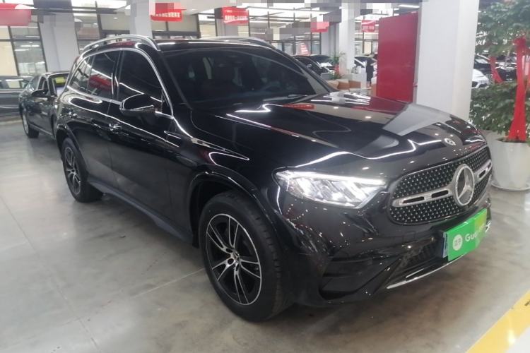 Used Mercedes-Benz GLC 2025 GLC 260 L 4MATIC Luxury Model Front Right 45 Deg