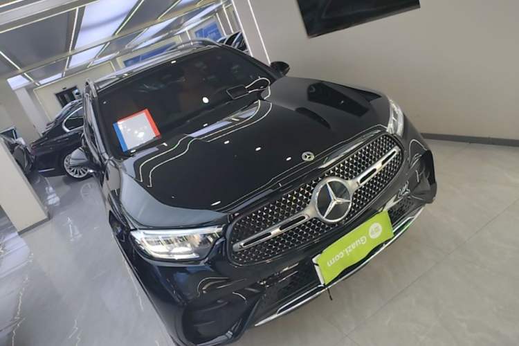 Used Mercedes-Benz GLC 2025 Refreshed GLC 300 L 4MATIC Dynamic Version 5 Seats Front Right 45 Deg