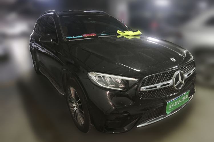 Used Mercedes-Benz GLC 2025 GLC 300 L 4MATIC Dynamic Model 5 Seats Front Right 45 Deg