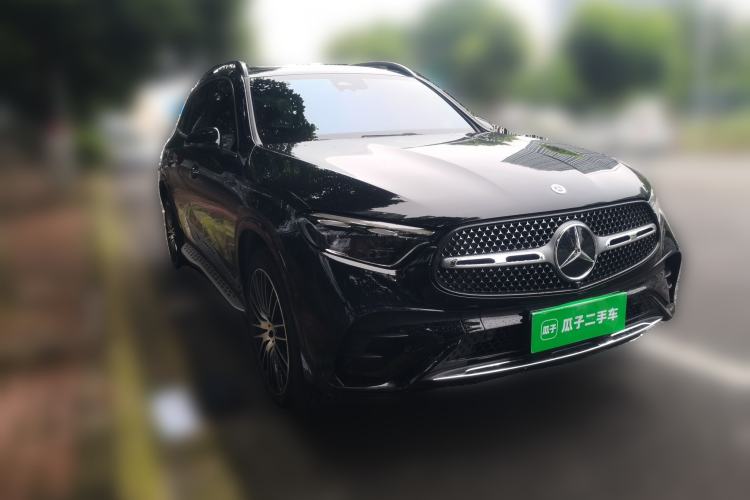 Used Mercedes-Benz GLC 2025 GLC 300 L 4MATIC Luxury Model 5 Seats Front Right 45 Deg