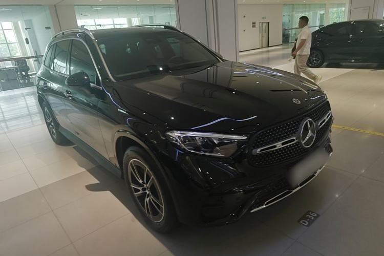 Used Mercedes-Benz GLC 2025 Facelift GLC 260 L 4MATIC Luxury Edition Front Right 45 Deg