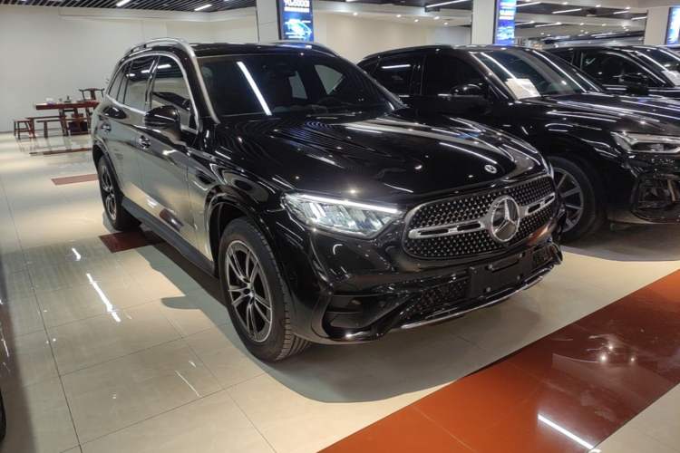 Used Mercedes-Benz GLC 2025 Facelift GLC 260 L 4MATIC Luxury Edition Front Right 45 Deg