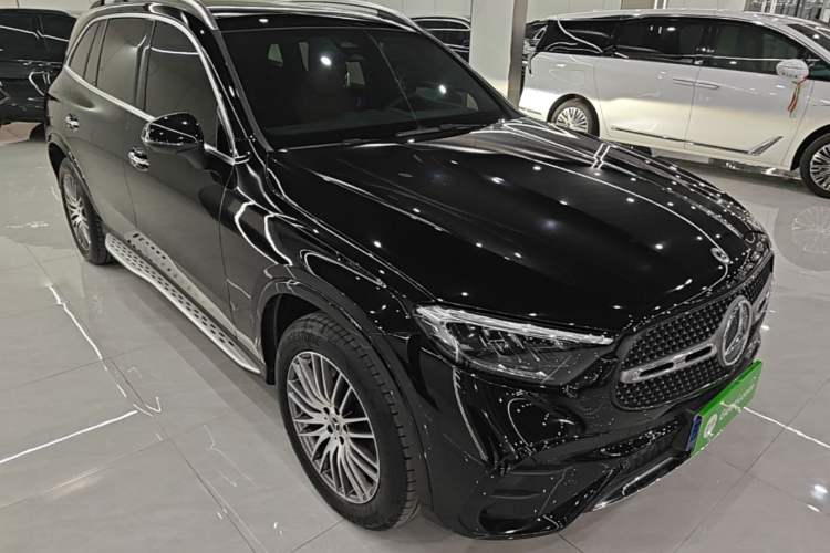 Used Mercedes-Benz GLC 2025 GLC 300 L 4MATIC Dynamic Model 5 Seats Front Right 45 Deg